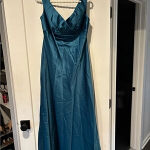 Elegant Teal Evening Gown